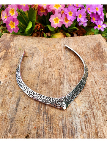 NVR Women's Handmade Silver-Plated Oxidized Collar Choker Necklace