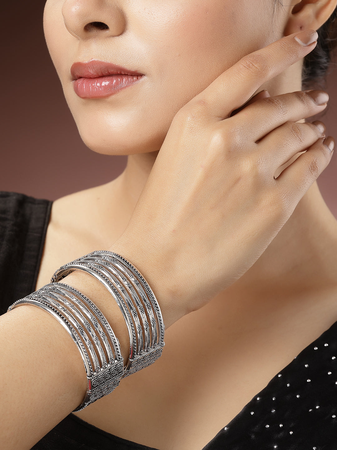 NVR Women Silver-Toned German Silver Oxidised Kada Bangle