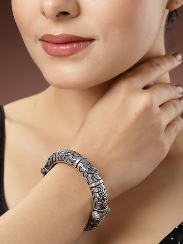 NVR Women Silver-Toned German Silver Oxidised Kada Bangle