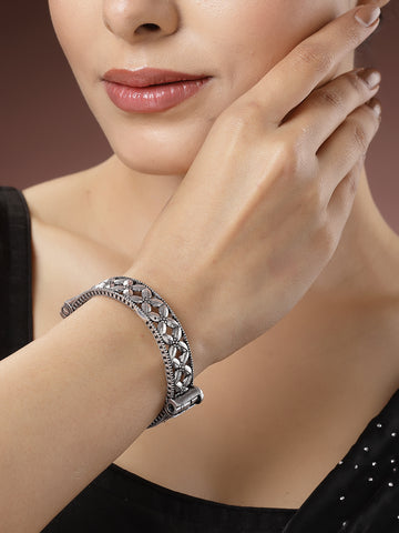 NVR Women Silver-Toned German Silver Oxidised Kada Bangle