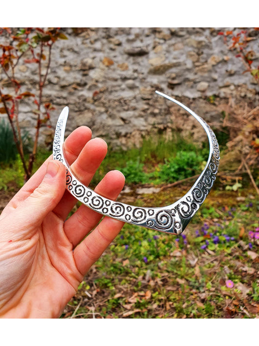 NVR Women's Handmade Silver-Plated Oxidized Collar Choker Necklace