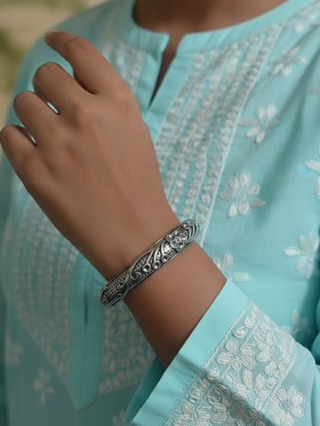 NVR Women's Traditional Handcrafted Floral Pattern Kada Bangle
